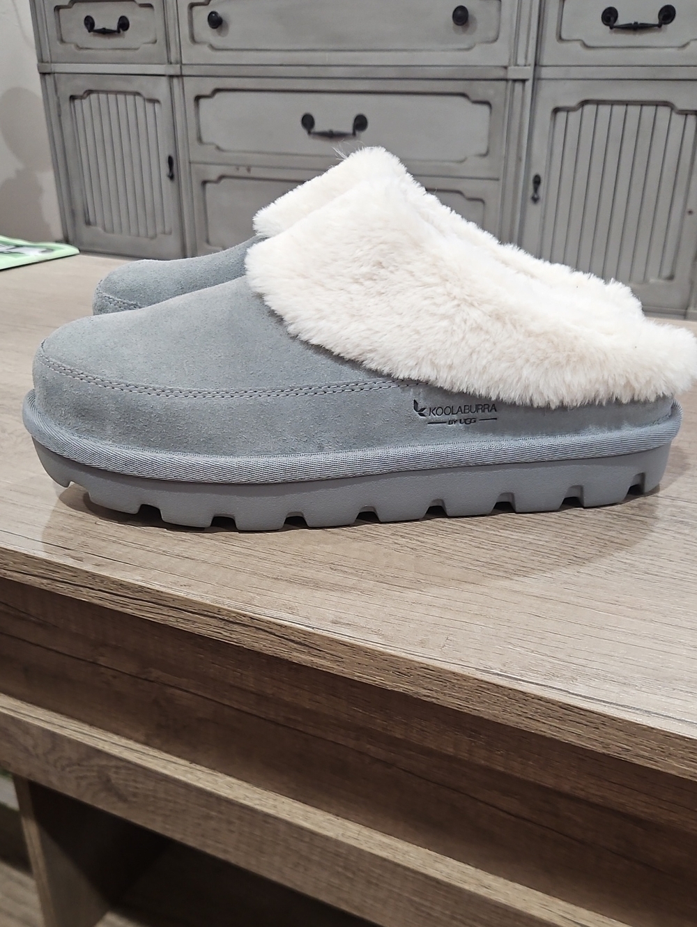 Koolaburra Light Gray Suede Shearling Slip-On Clog size 9